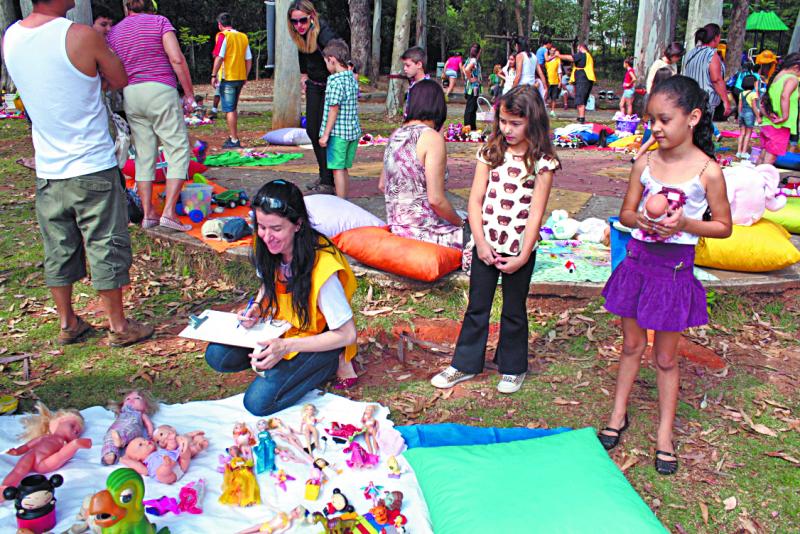Escolas Da Região Realizam Feira De Troca De Brinquedos Na Praça Diogo Do Amaral Jornal Da Gente