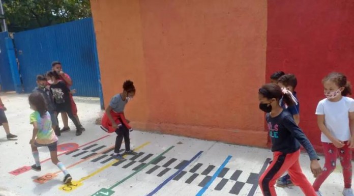 Escolas propõem a moradores a ‘ceder’ calçadas para brincadeiras
