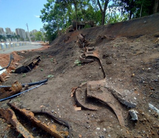 Peças de locomotivas do século XIX são encontradas em canteiro de obras da Ponte Pirituba