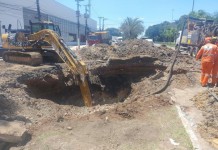 Cratera interdita pista da Av. Gastão Vidigal