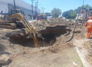 Cratera interdita pista da Av. Gastão Vidigal