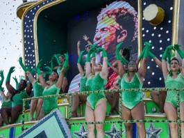 Camisa Verde e Branco participa do desfile das campeãs