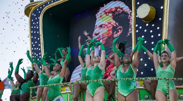 Camisa Verde e Branco participa do desfile das campeãs