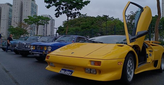 Parque Jardim das Perdizes recebe evento de carros antigos