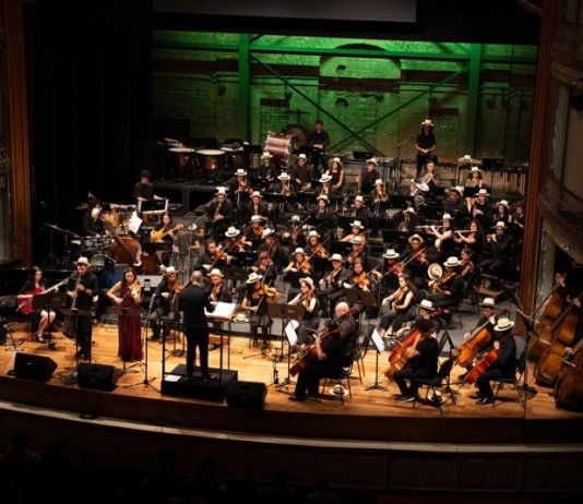 Orquestra Tom Jobim homenageia saxofone brasileiro no Theatro São Pedro