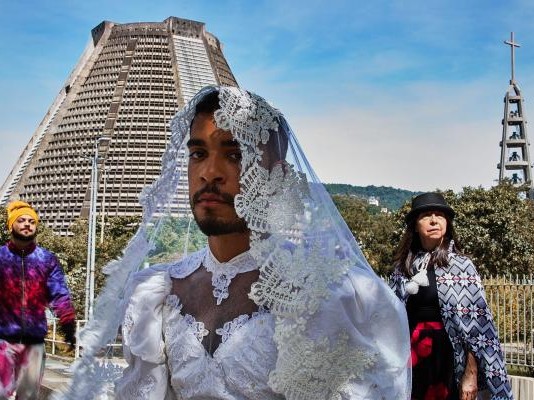 “Veias Abertas 60 30 15 seg” aborda questões políticas e diversidade no Sesc Pompeia