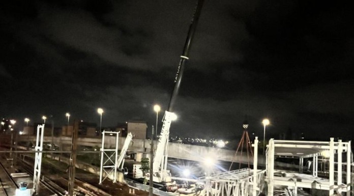 Nova passarela na Estação Domingos de Moraes começa a ser instalada