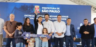 Prefeito entrega mais 250 moradias no Conjunto Major Paladino