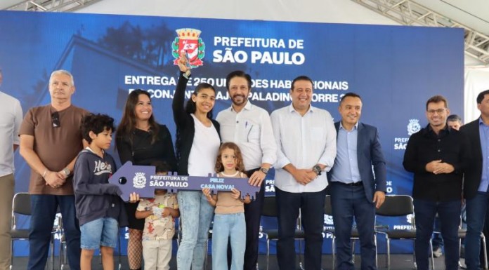 Prefeito entrega mais 250 moradias no Conjunto Major Paladino