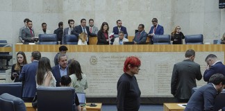 ORÇAMENTO 2026  Câmara aprova verba de R$ 137,4 bilhões