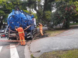 Sub Lapa desentope bueiro da Rua Jataí com ‘tatuzão’