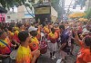 PRÉ-CARNAVAL: Chuva não atrapalha desfile de blocos da região