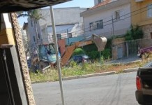 Sub Lapa retira plantação irregular em rotatória na Rua Sepetiba