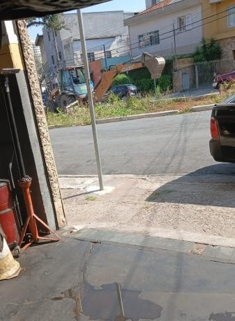 Sub Lapa retira plantação irregular em rotatória na Rua Sepetiba