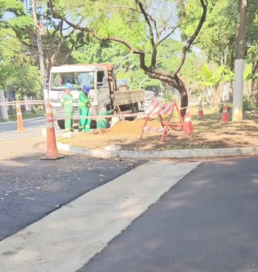 Sub Lapa entrega ‘sarjetão’ na Rua Laurindo de Brito