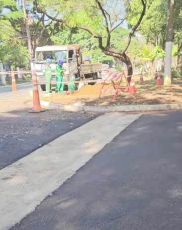 Sub Lapa entrega ‘sarjetão’ na Rua Laurindo de Brito