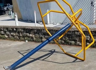 Playground da Praça São Crispim é alvo de vandalismo constante