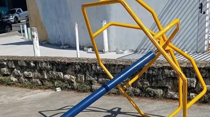 Playground da Praça São Crispim é alvo de vandalismo constante
