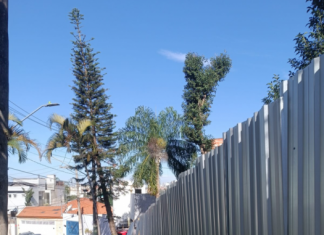 Moradores questionam tapume e obra ao redor de praça